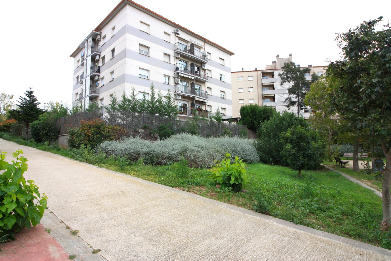 MAGNÍFICO PISO CON PARKING Y TRASTERO EN CAN CLOS-PINETONS