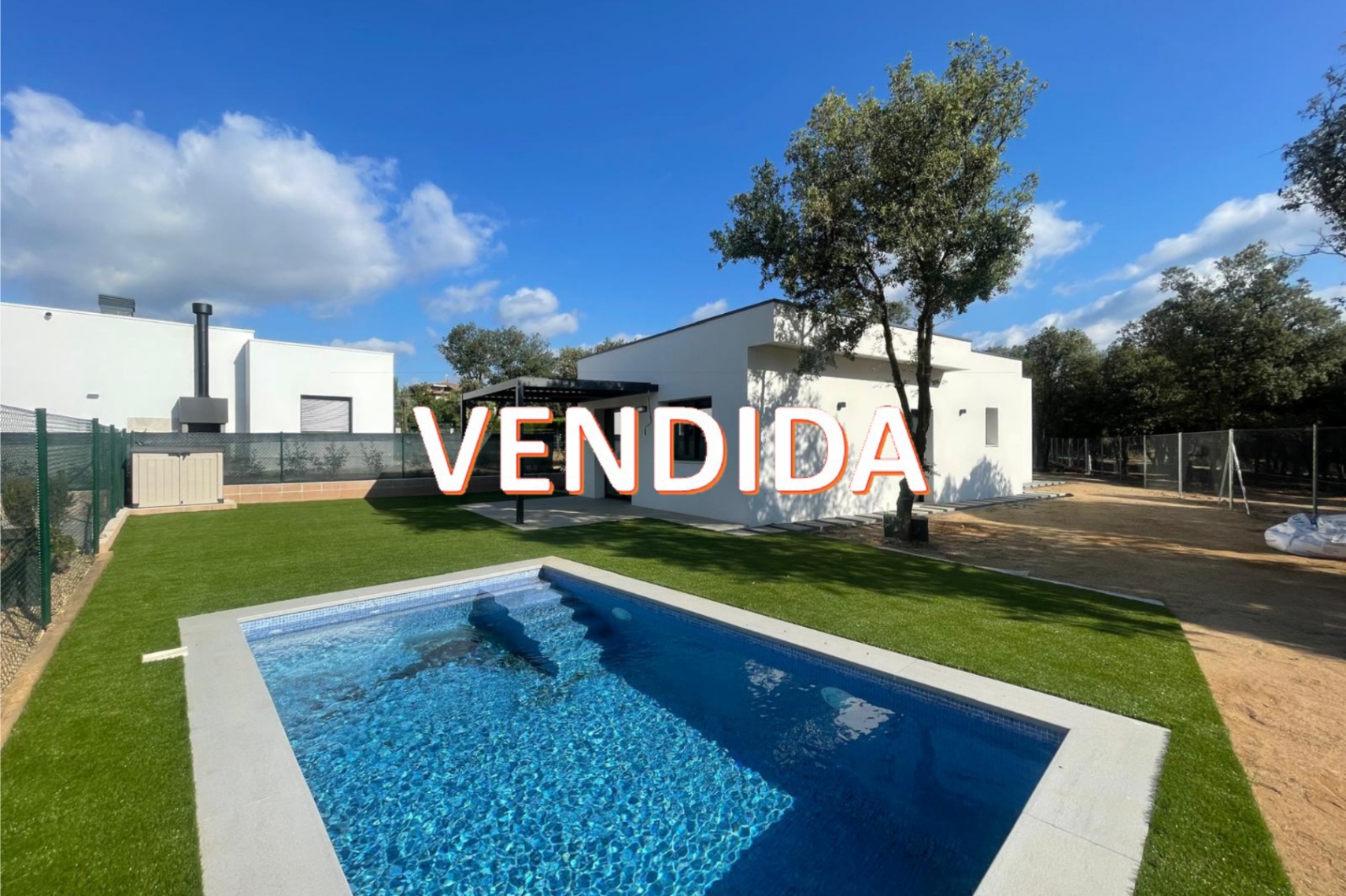 FANTÁSTICA VIVIENDA EN PLANTA CON PISCINA