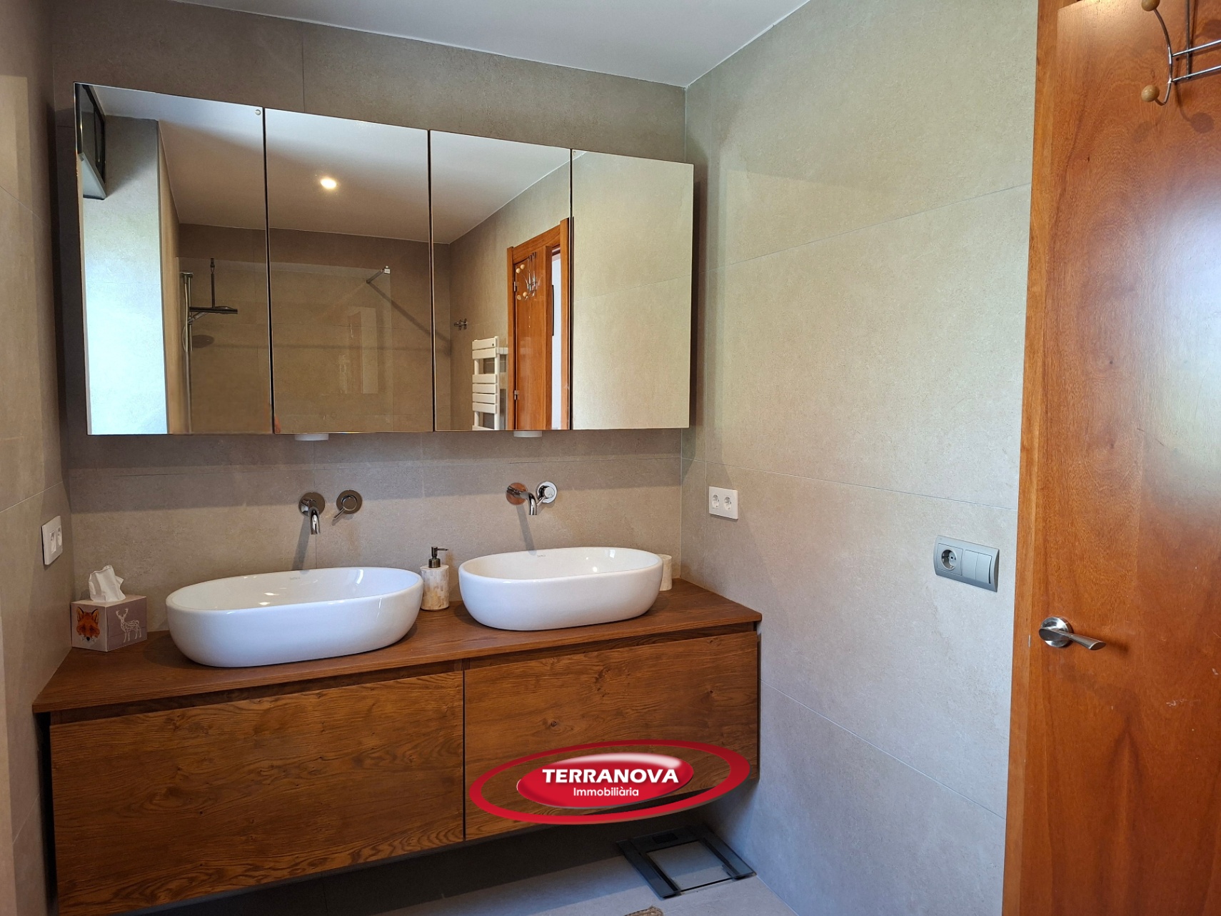 ESTUPENDA CASA PAREADA A 3 VIENTOS CON PISCINA PRIVADA