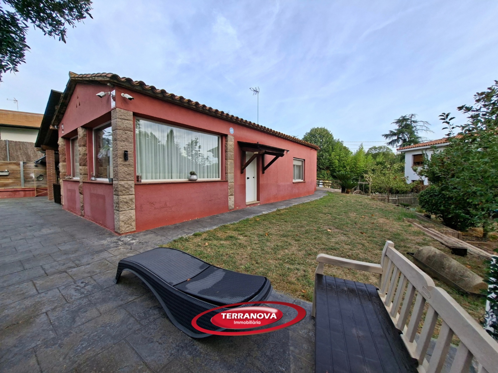CASA EN UNA SOLA PLANTA CON GRAN PARCELA Y EXCELENTE UBICACIÓN