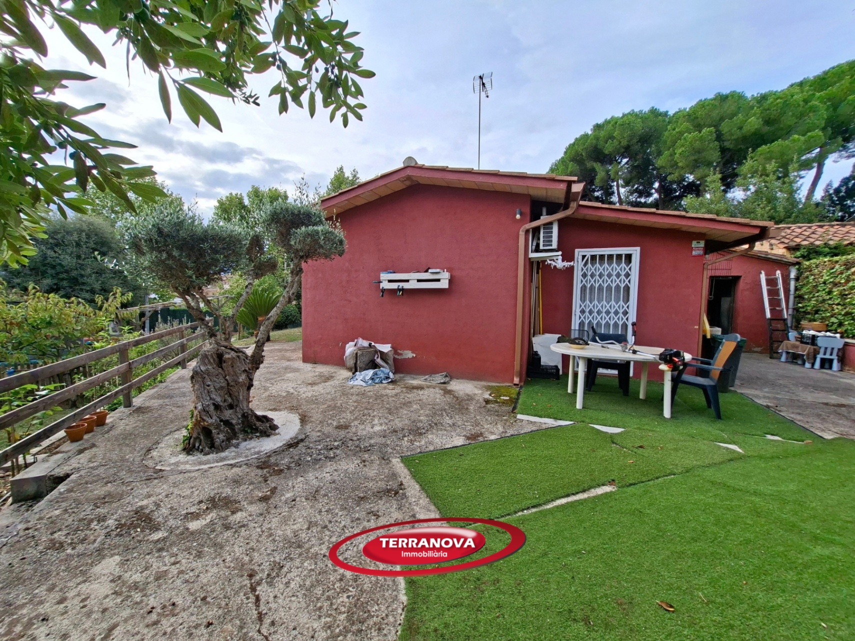 CASA EN UNA SOLA PLANTA CON GRAN PARCELA Y EXCELENTE UBICACIÓN