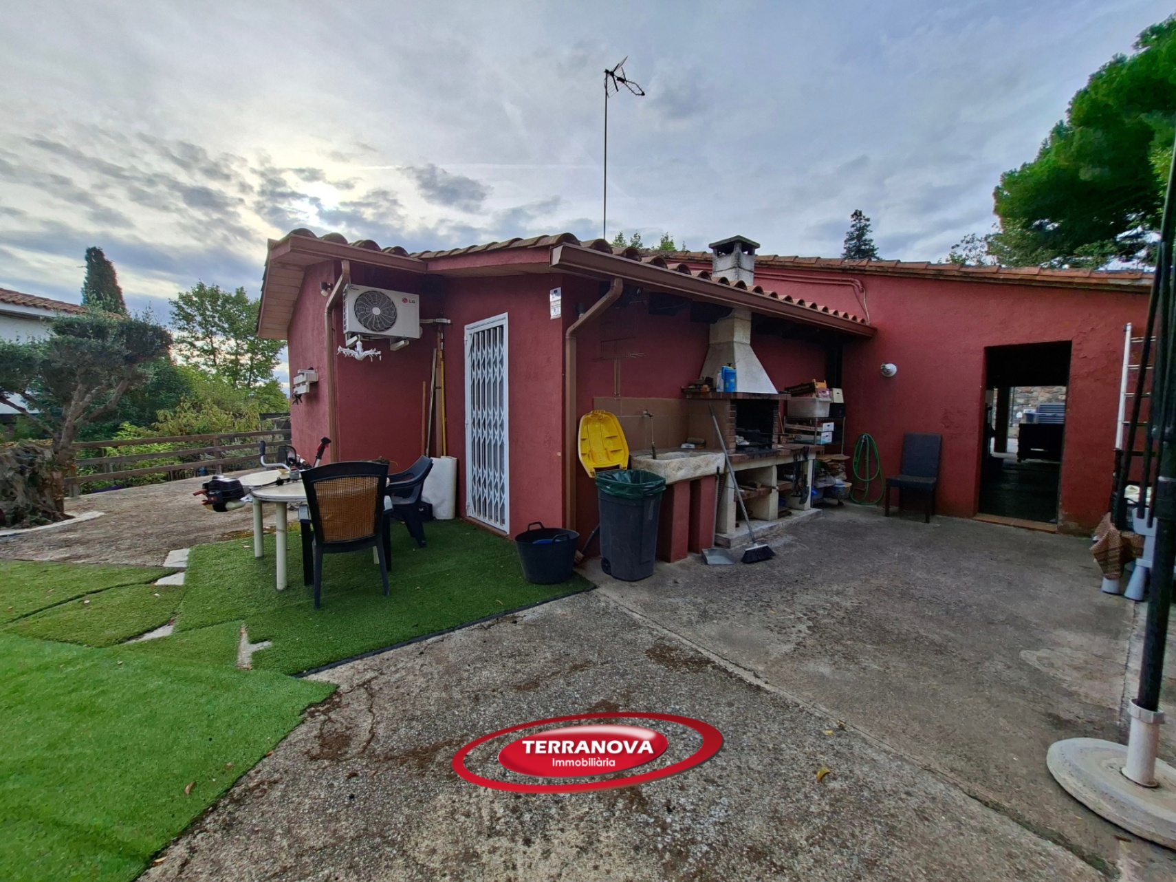 CASA EN UNA SOLA PLANTA CON GRAN PARCELA Y EXCELENTE UBICACIÓN