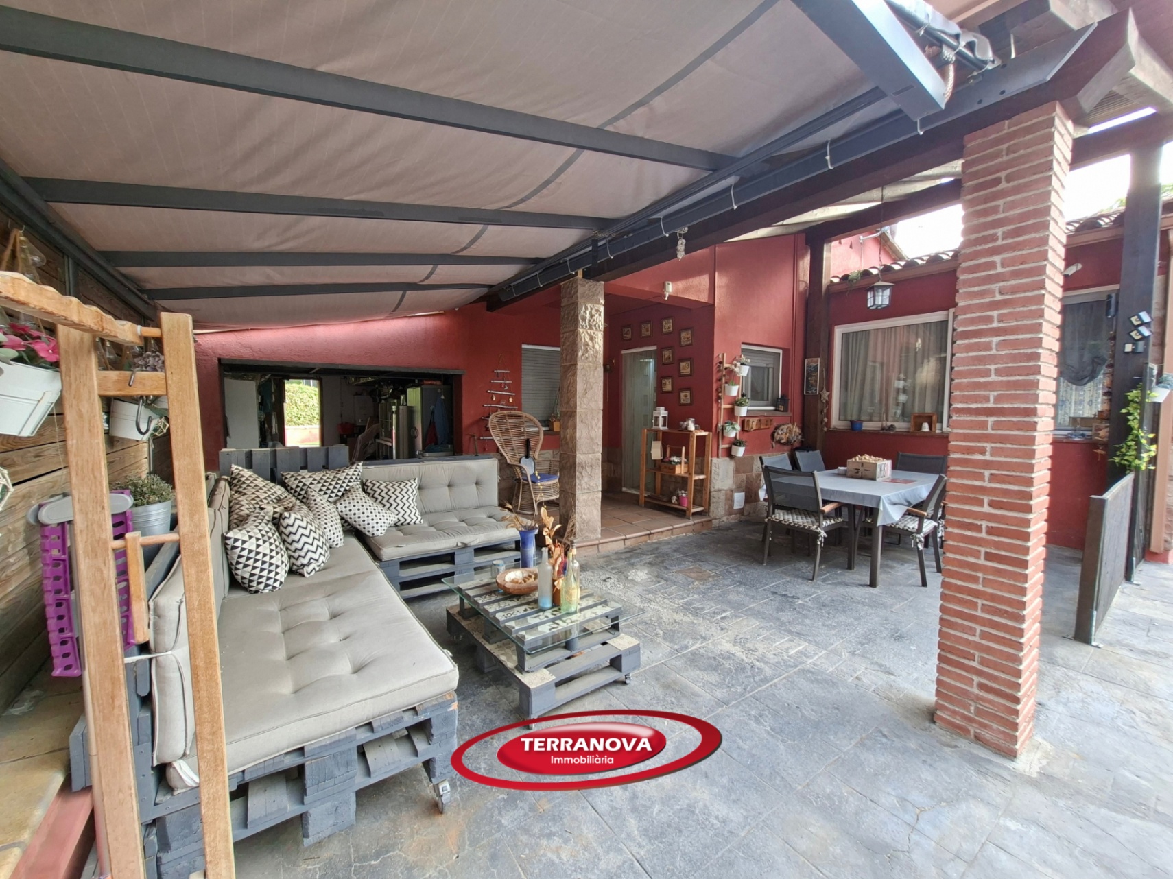 CASA EN UNA SOLA PLANTA CON GRAN PARCELA Y EXCELENTE UBICACIÓN