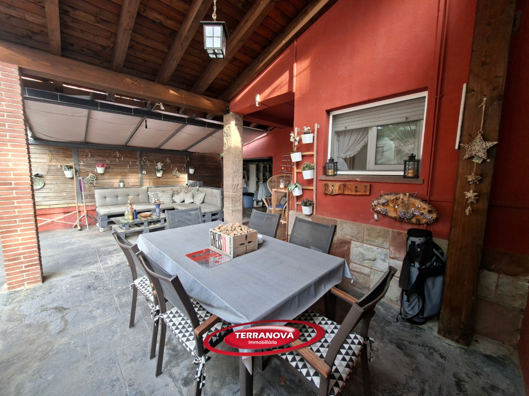 CASA EN UNA SOLA PLANTA CON GRAN PARCELA Y EXCELENTE UBICACIÓN