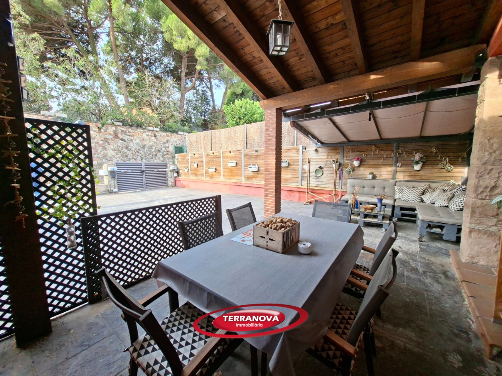 CASA EN UNA SOLA PLANTA CON GRAN PARCELA Y EXCELENTE UBICACIÓN