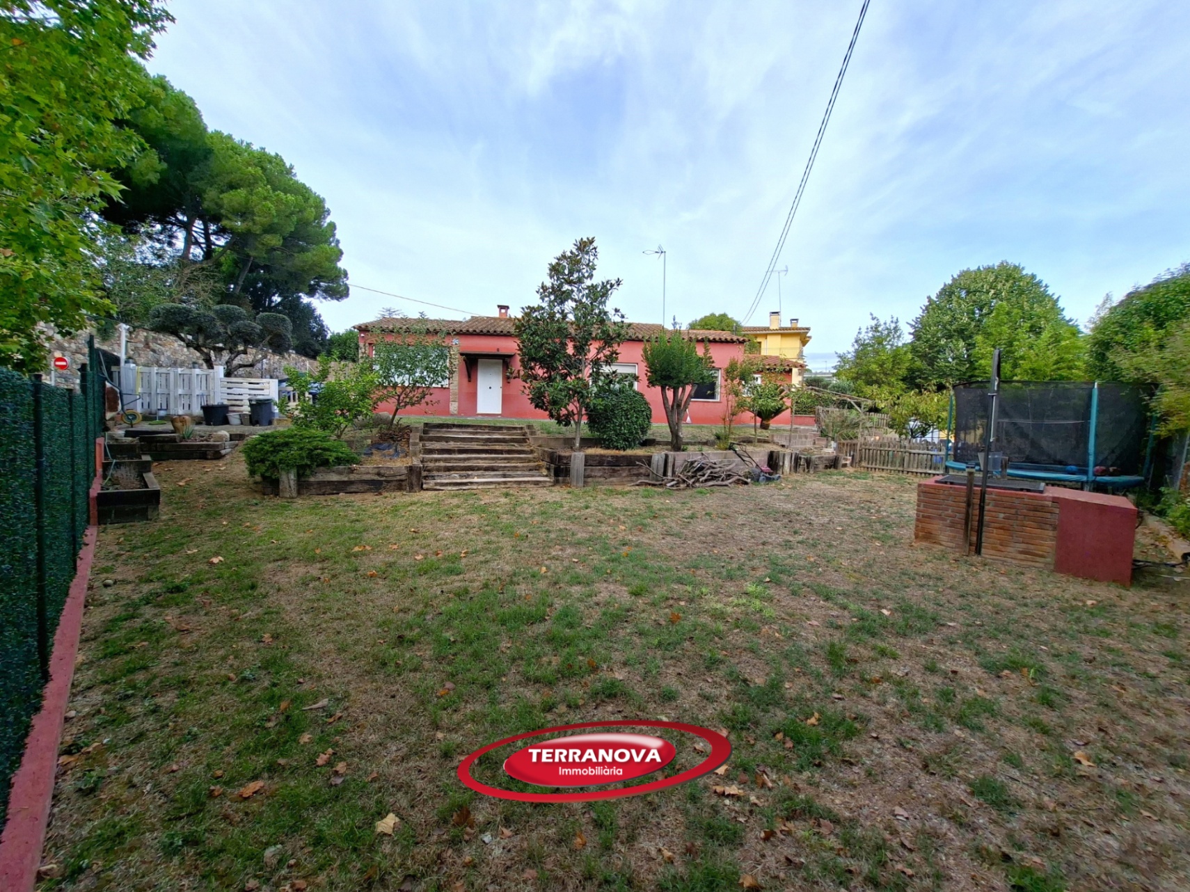 CASA EN UNA SOLA PLANTA CON GRAN PARCELA Y EXCELENTE UBICACIÓN