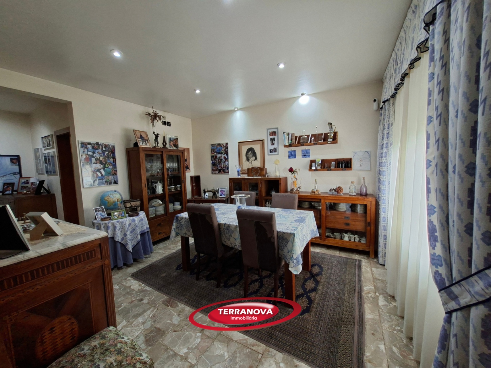CASA EN UNA SOLA PLANTA CON GRAN PARCELA Y EXCELENTE UBICACIÓN