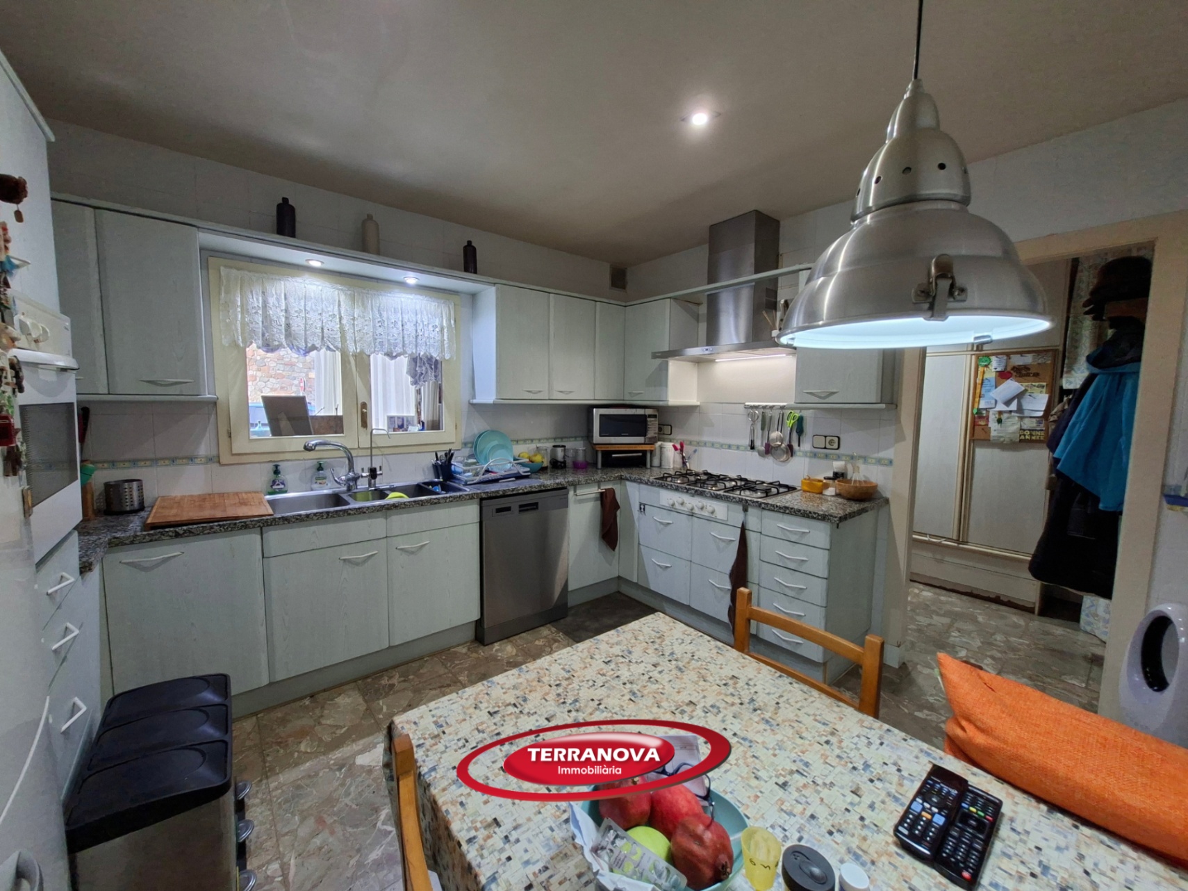 CASA EN UNA SOLA PLANTA CON GRAN PARCELA Y EXCELENTE UBICACIÓN
