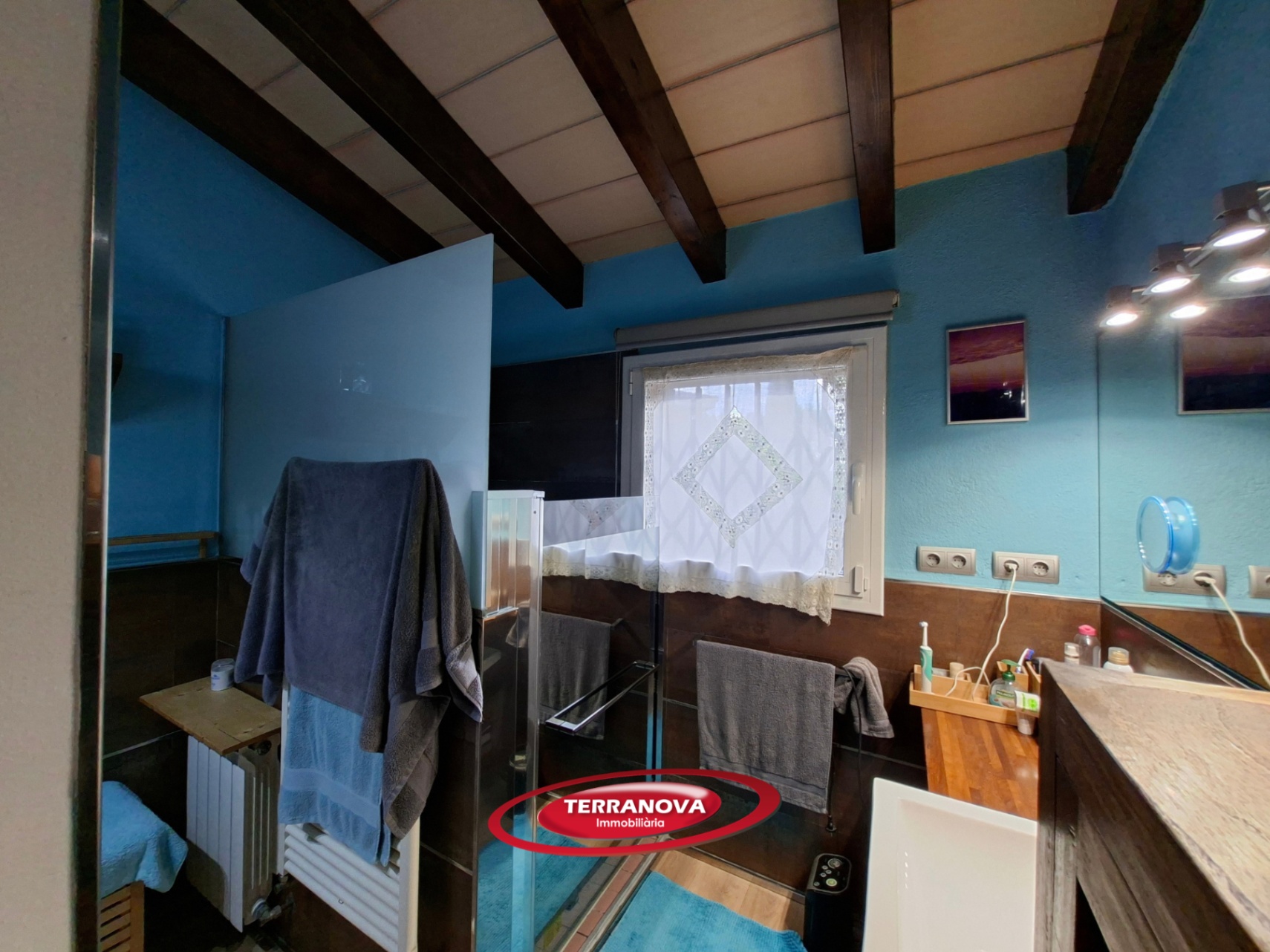 CASA EN UNA SOLA PLANTA CON GRAN PARCELA Y EXCELENTE UBICACIÓN