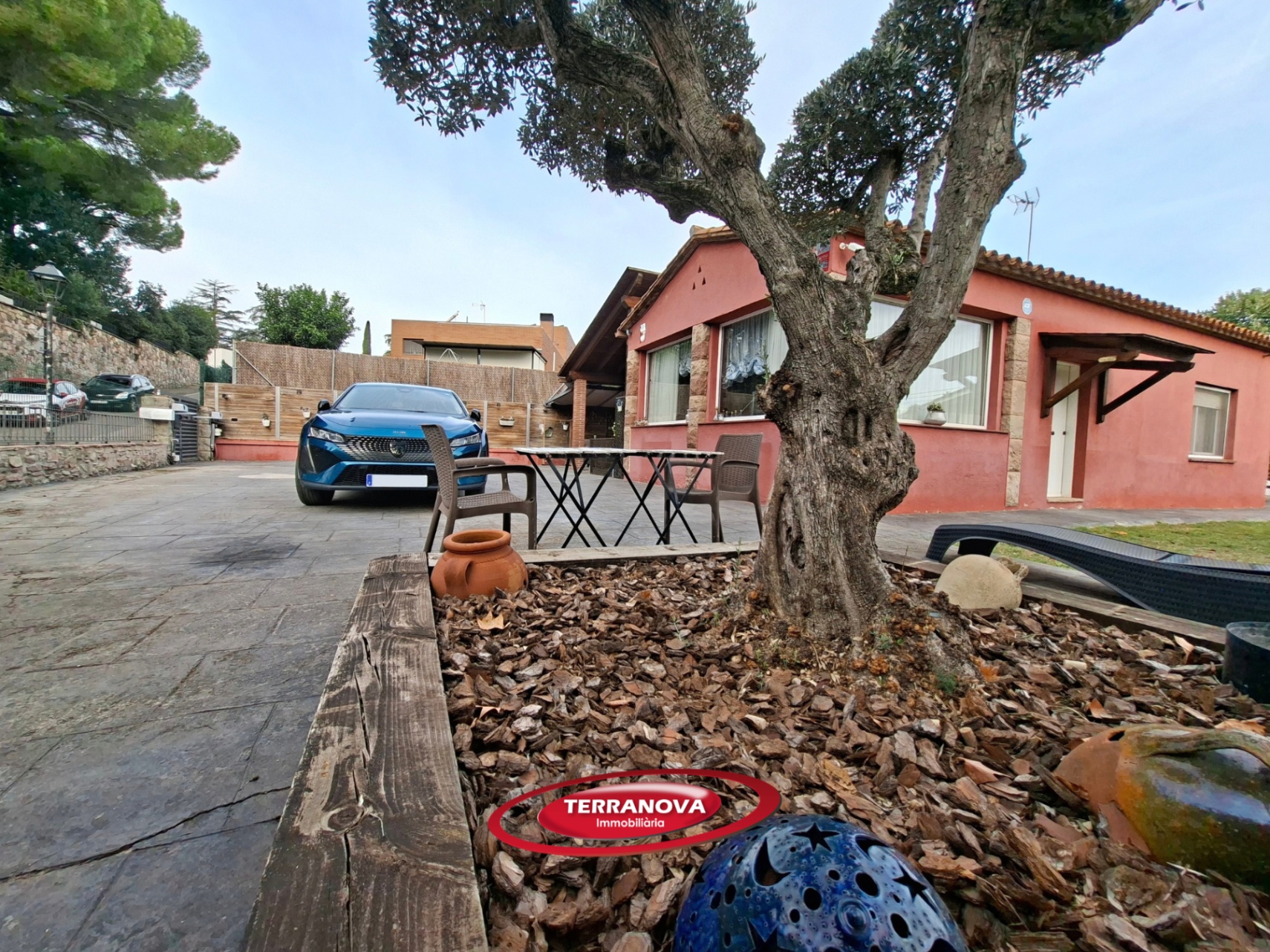 CASA EN UNA SOLA PLANTA CON GRAN PARCELA Y EXCELENTE UBICACIÓN