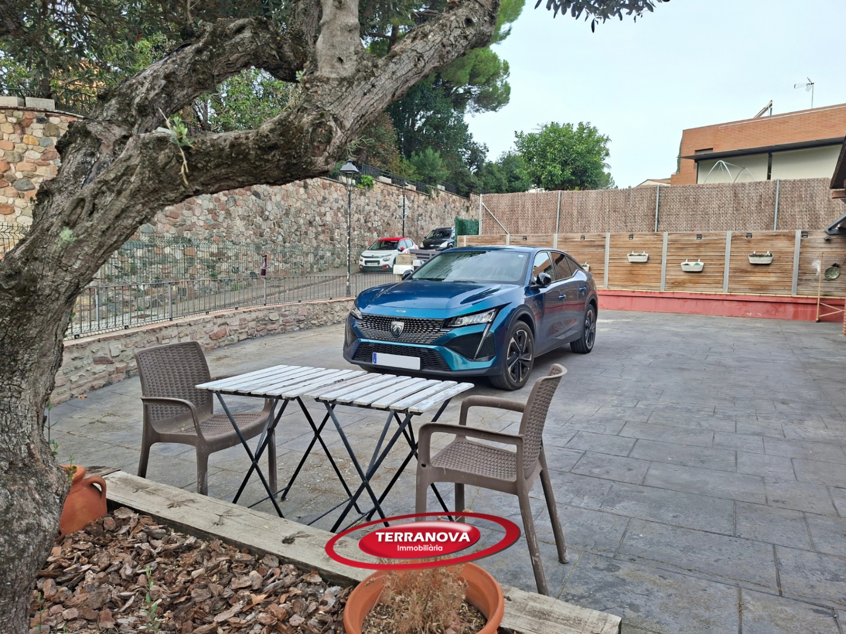 CASA EN UNA SOLA PLANTA CON GRAN PARCELA Y EXCELENTE UBICACIÓN