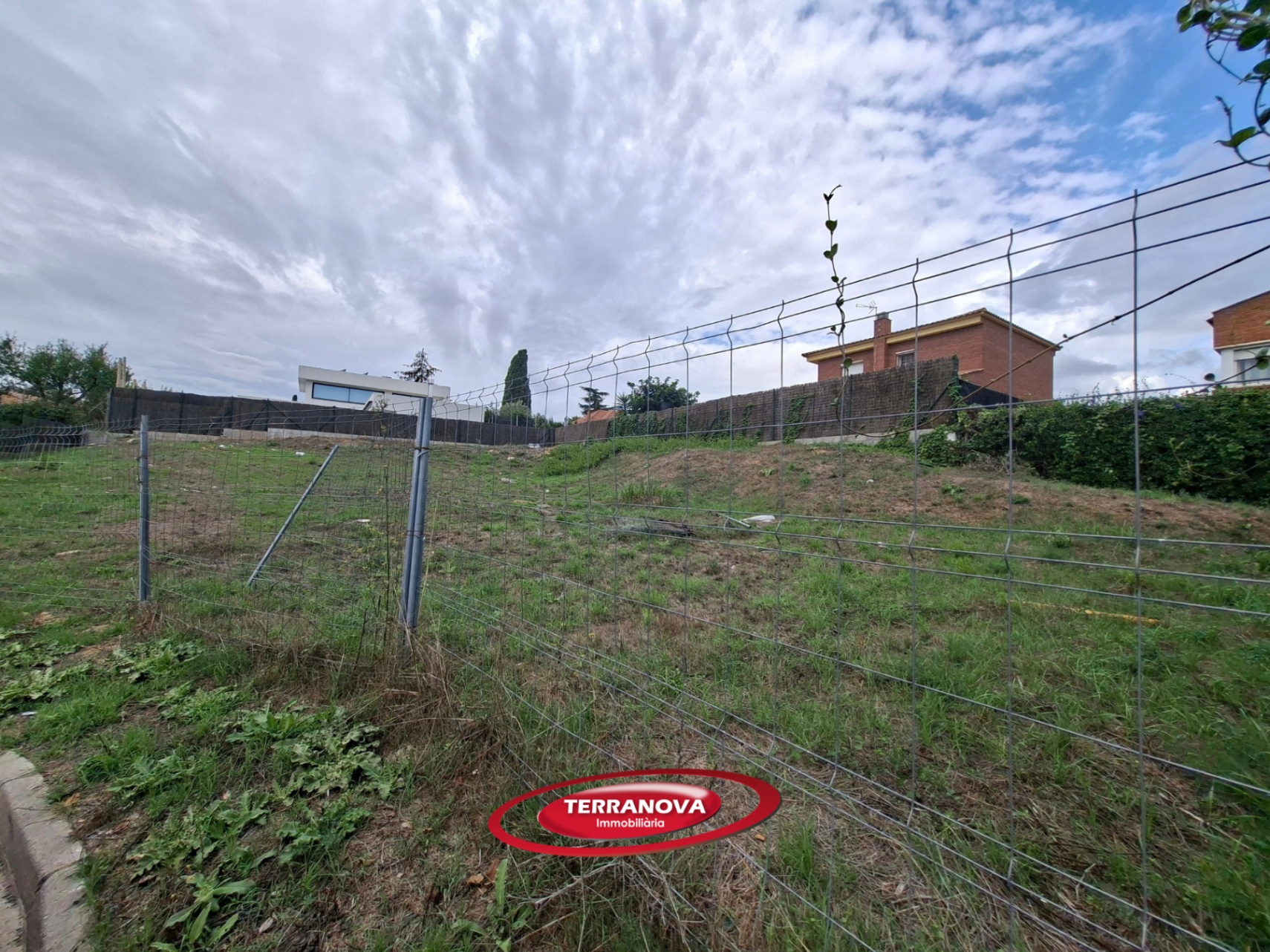 EXCELENTE PARCELA PARA CONSTUIR UNA VIVIENDA EN PLANTA