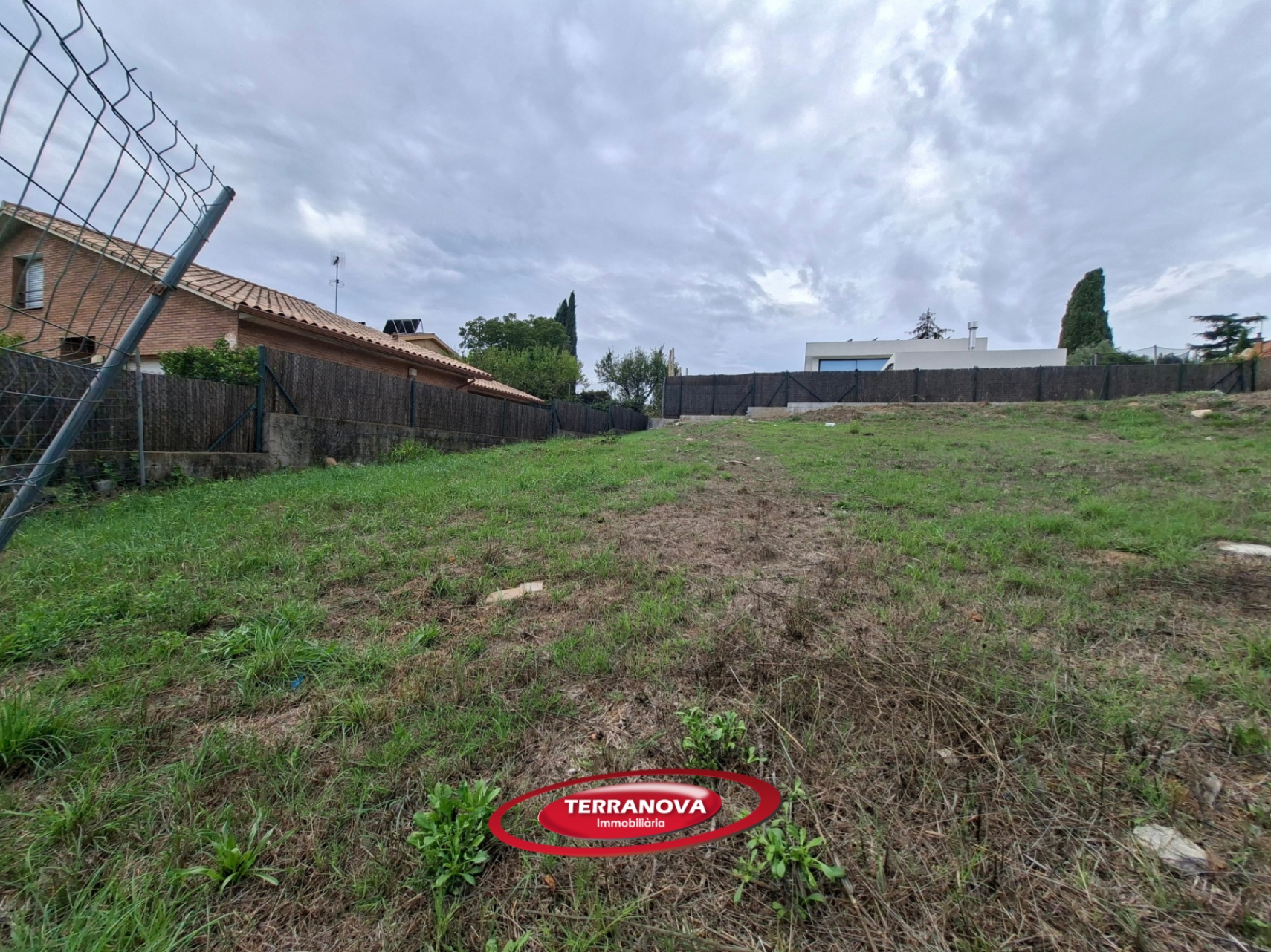 EXCELENTE PARCELA PARA CONSTUIR UNA VIVIENDA EN PLANTA