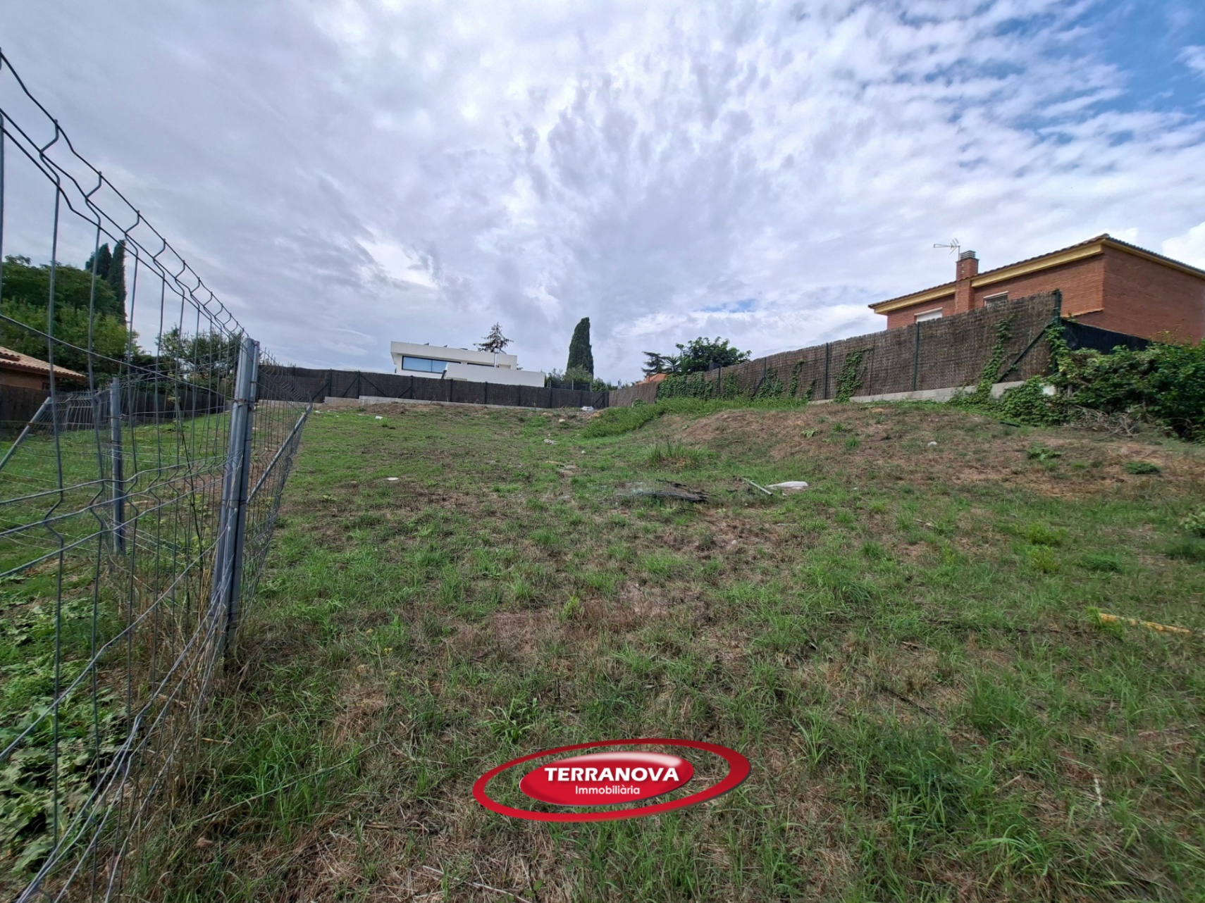 EXCELENTE PARCELA PARA CONSTUIR UNA VIVIENDA EN PLANTA