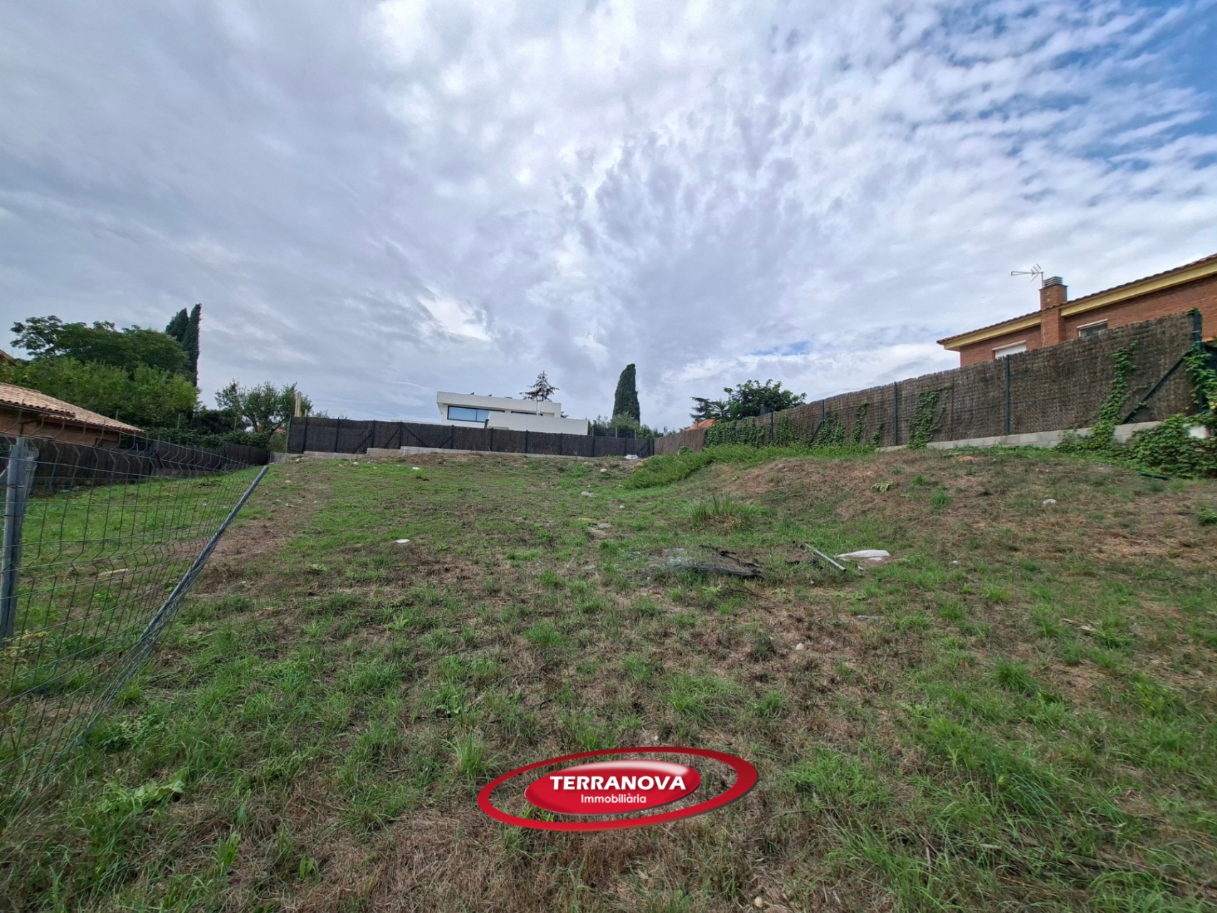 EXCELENTE PARCELA PARA CONSTUIR UNA VIVIENDA EN PLANTA