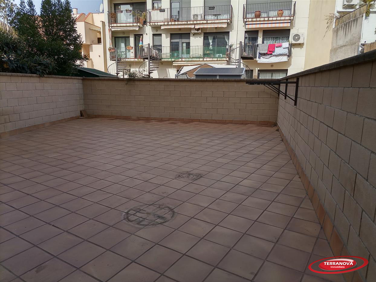 GROUND FLOOR WITH TERRACE FOR RENT